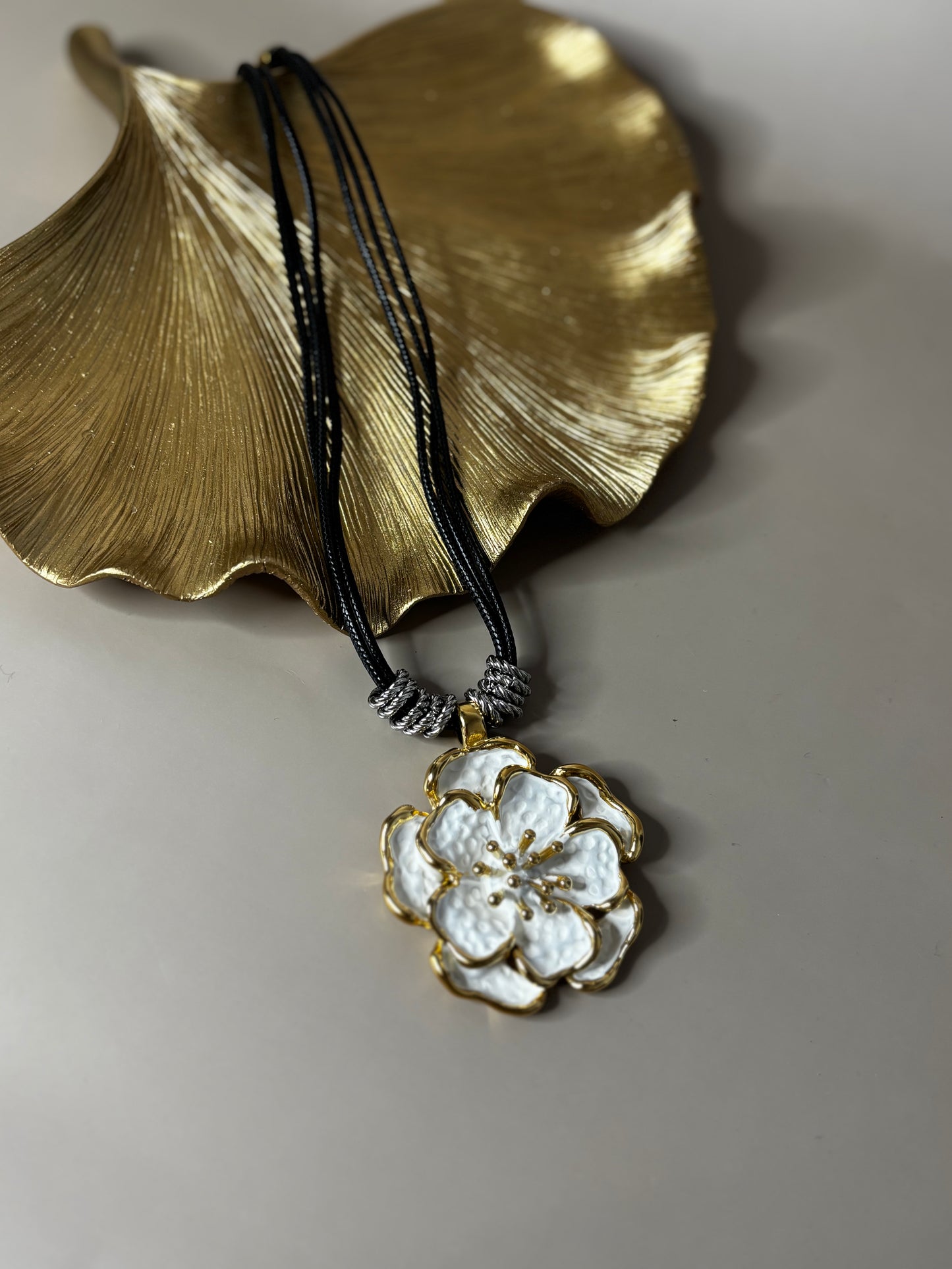 Petunia Necklace - Stainless Steel and 18K Gold Plated - Black or White