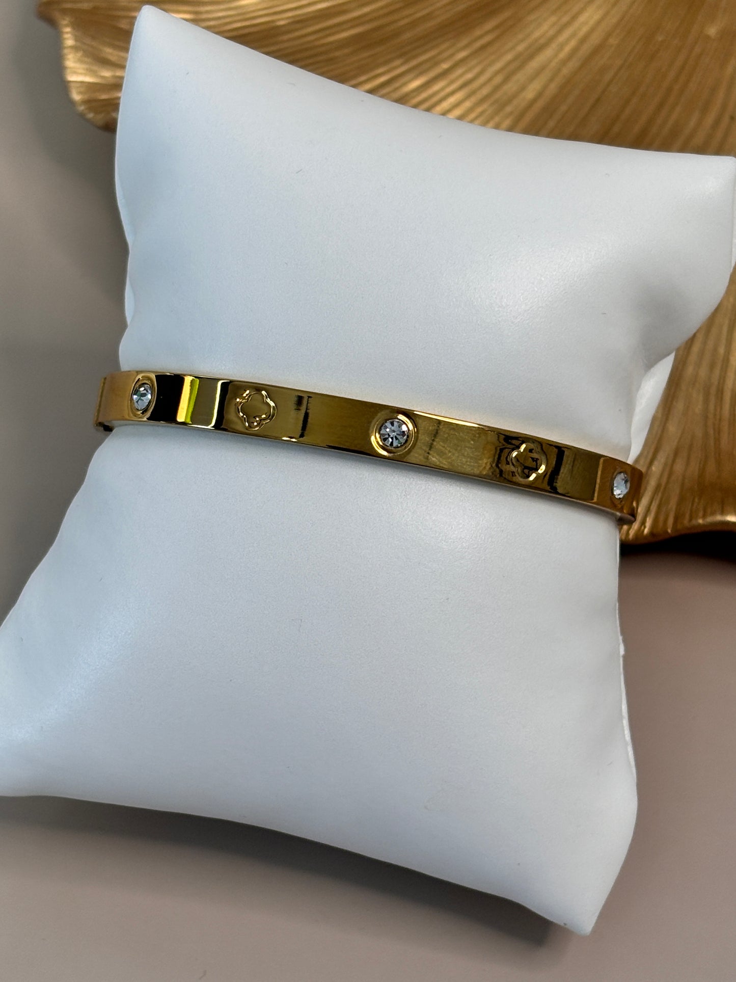 Dainty Luxe Bracelet - Four Leaf Clover - Titanium Steel bangle