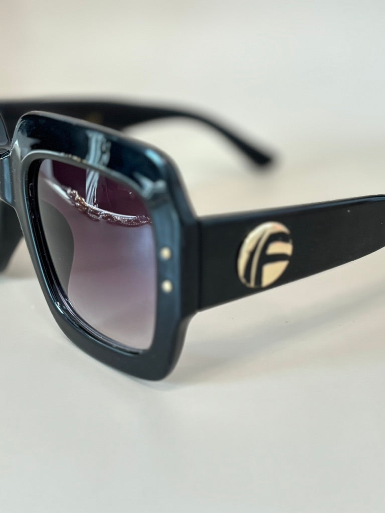 Chic Mirage Sunglasses - Giant Frame - Black