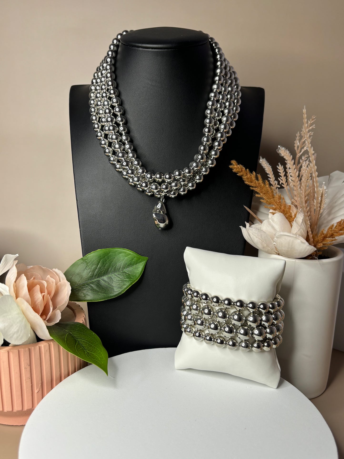 Promenade Perfection Set - Necklace and bracelets in beads - Necklace and bracelet set - Gold and Silver
