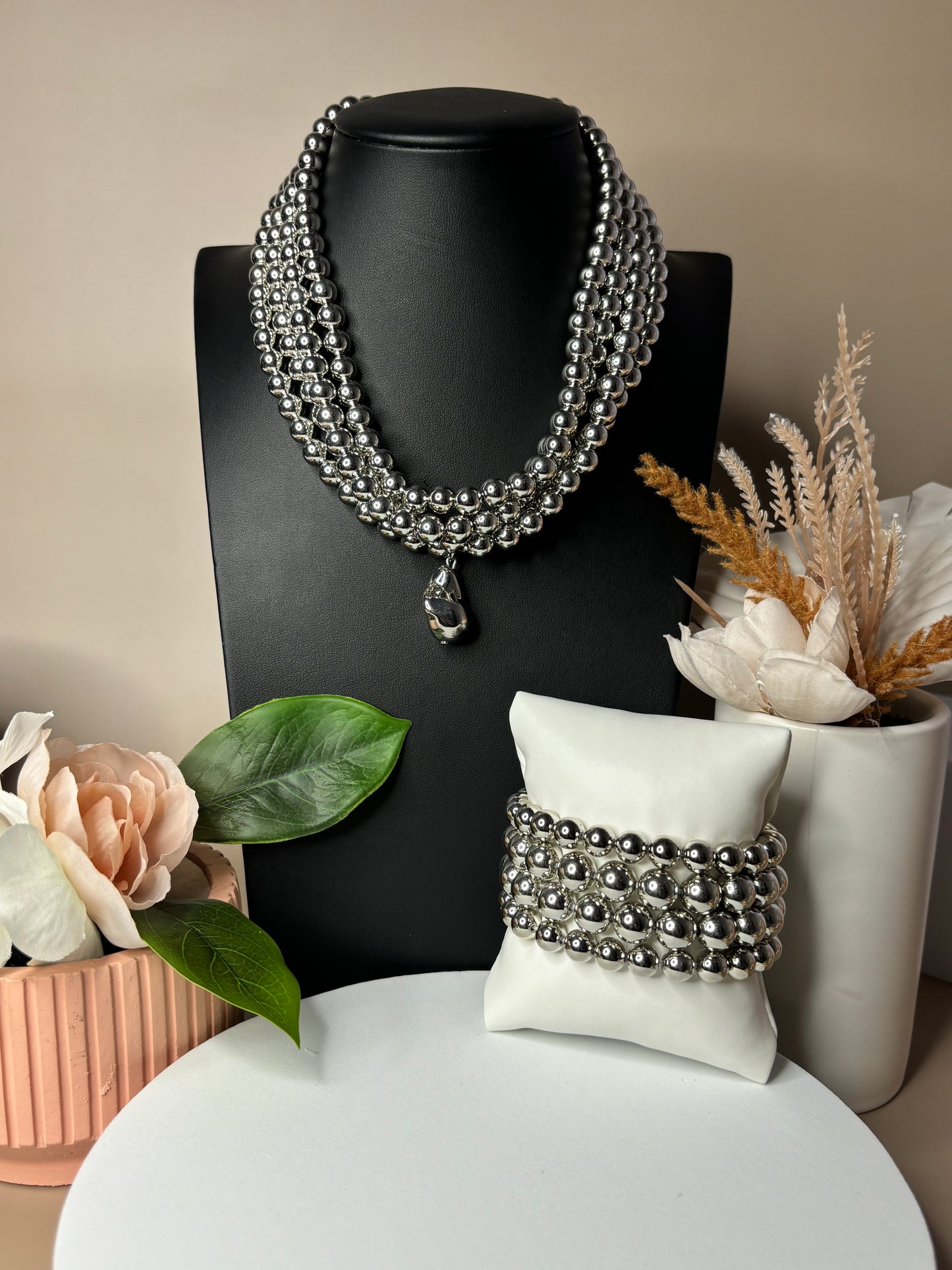 Promenade Perfection Set - Necklace and bracelets in beads - Necklace and bracelet set - Gold and Silver