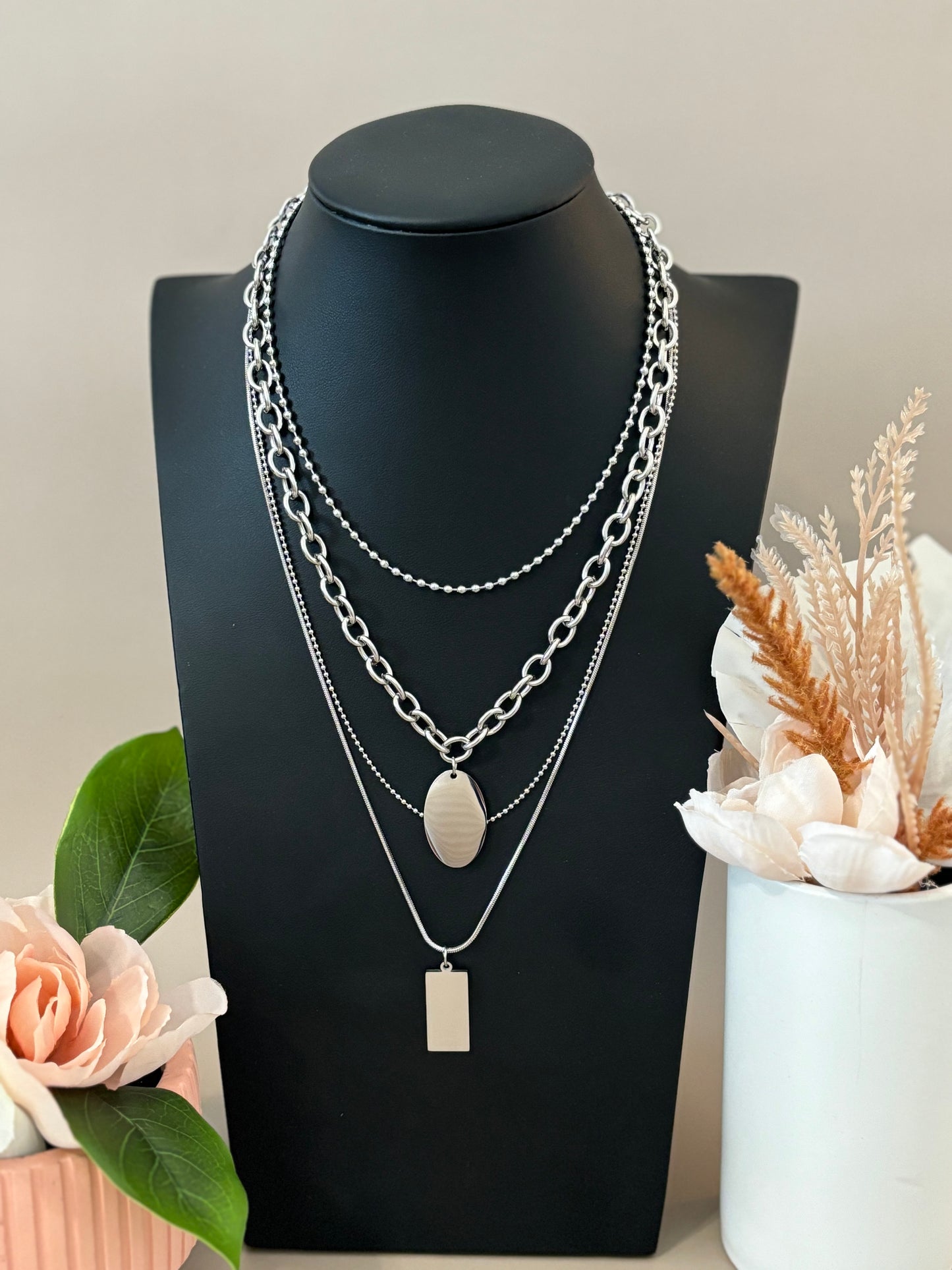 Antique Vogue Necklace