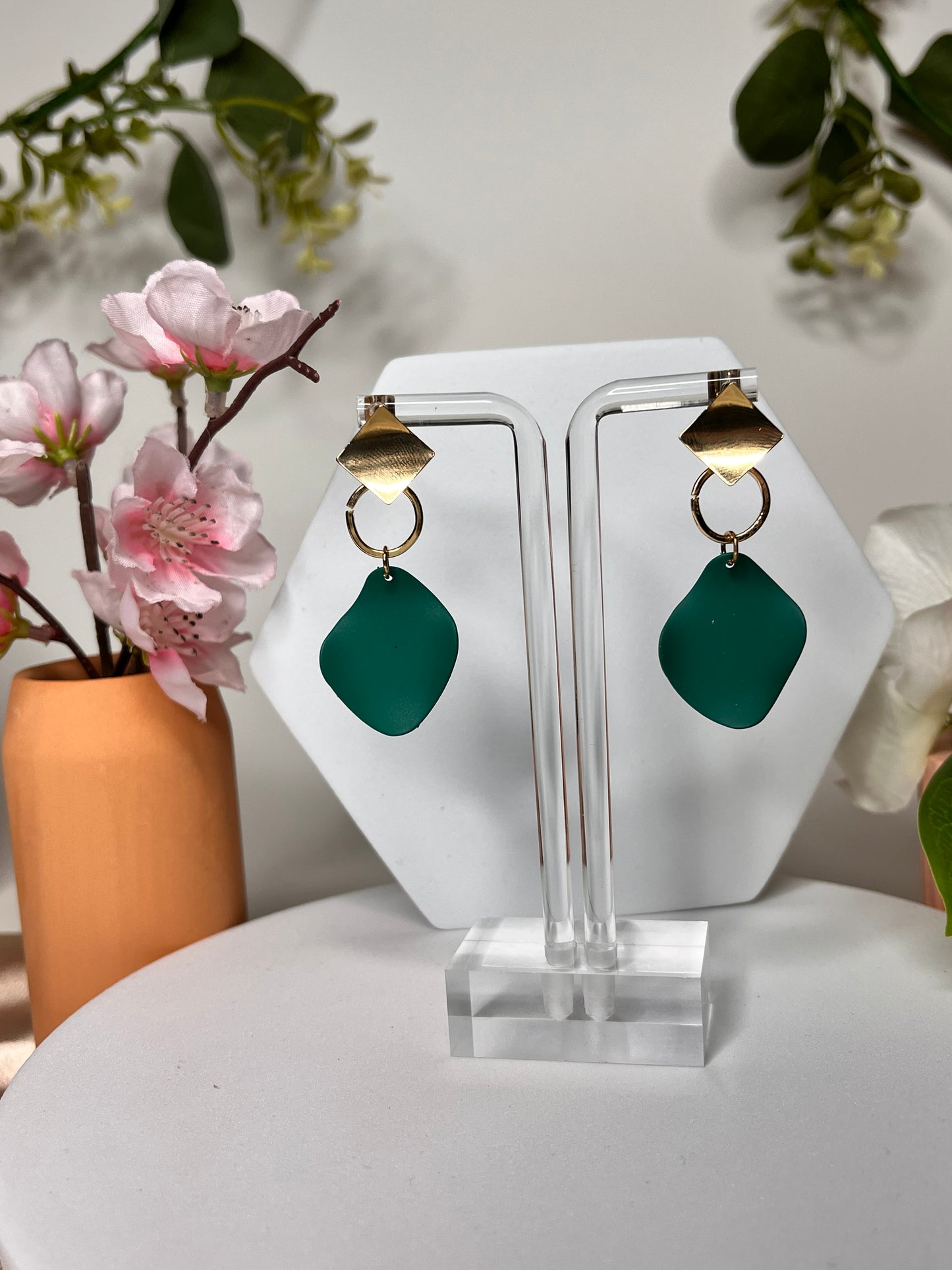 Geranio Earrings - Alloy - Drop Style - Gold and White & Gold and Black