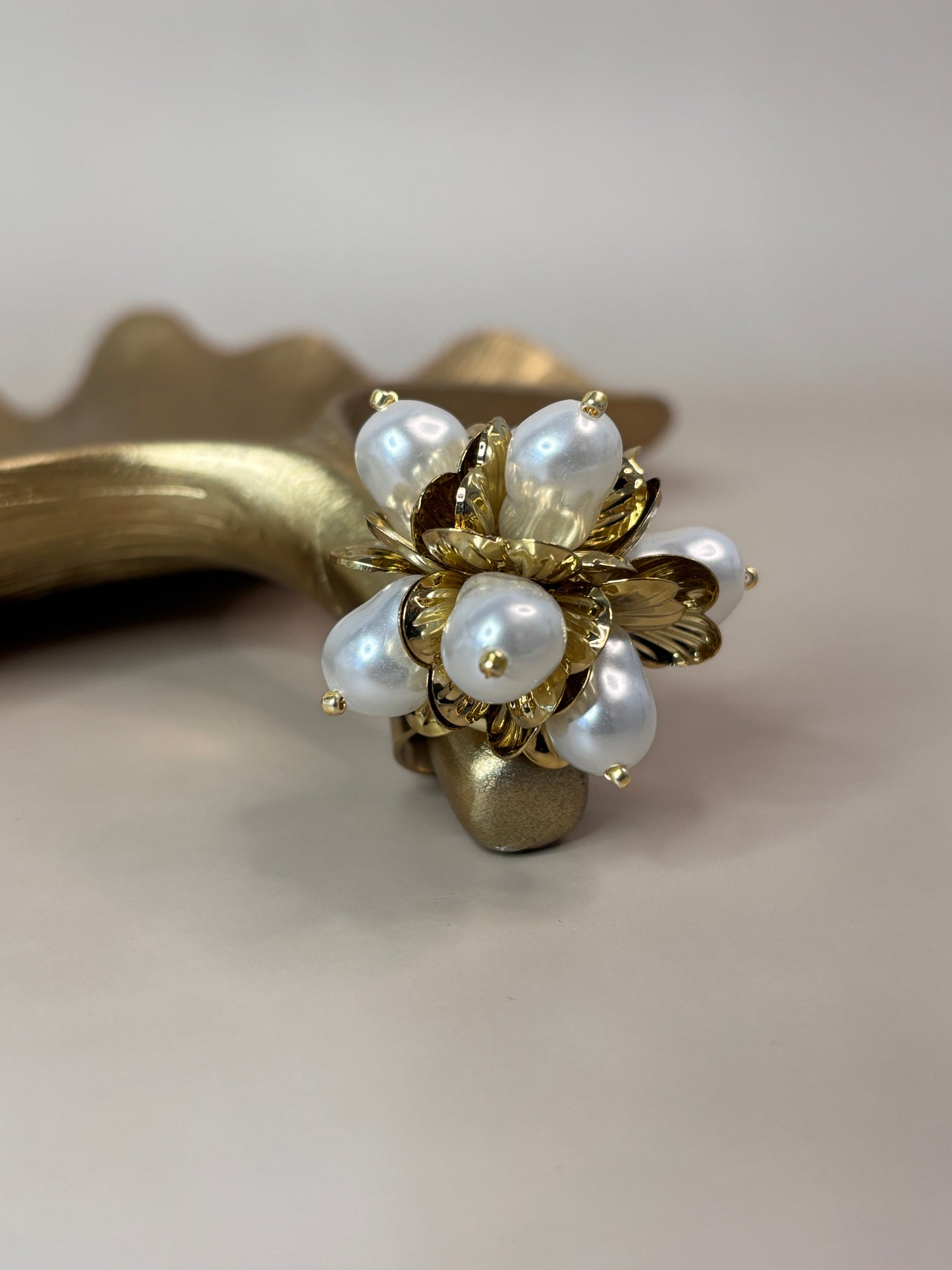 Flor Ring - Stainless Steel, 18K gold plated - Gold and pearl - Adjustable