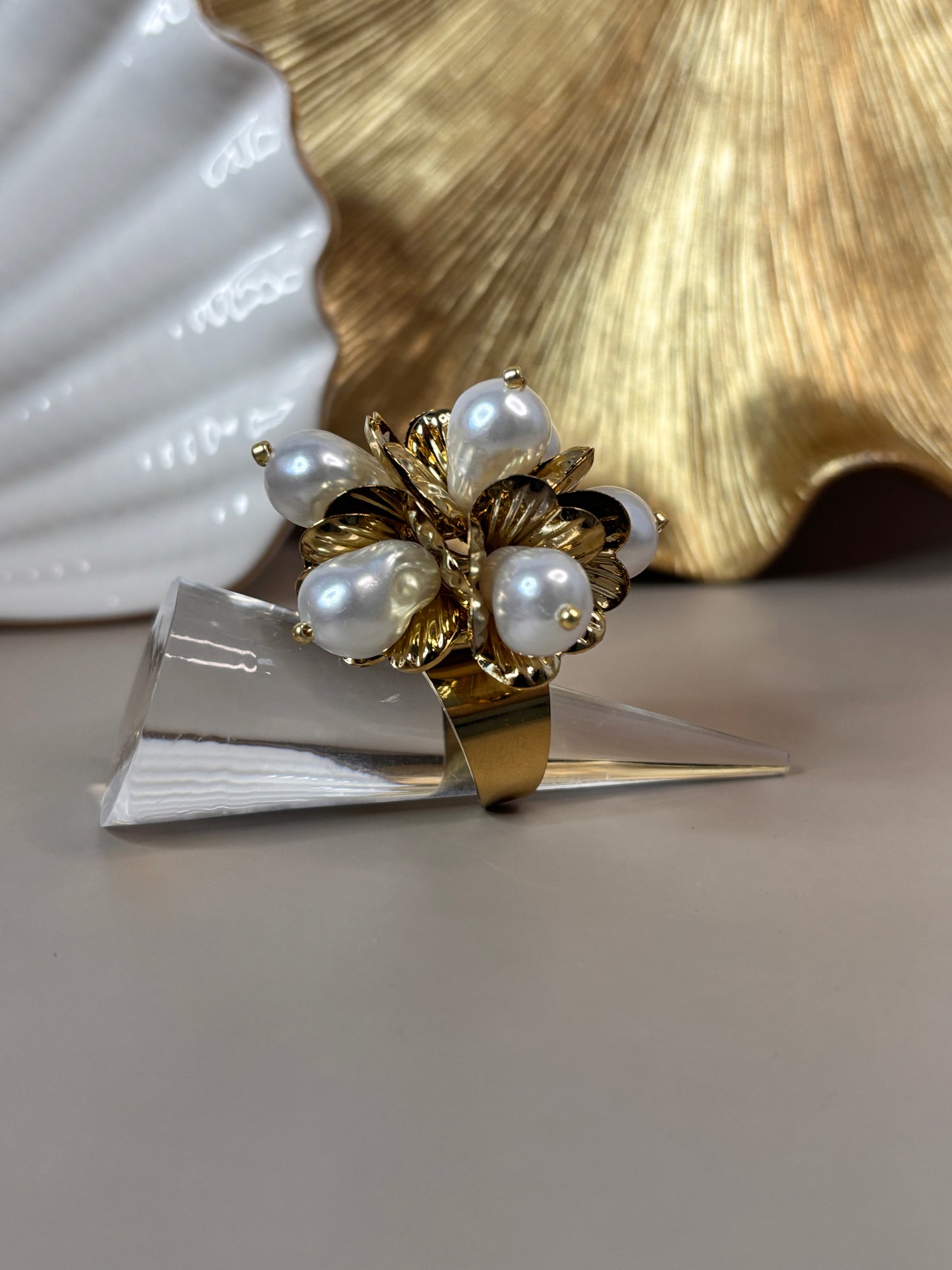 Flor Ring - Stainless Steel, 18K gold plated - Gold and pearl - Adjustable
