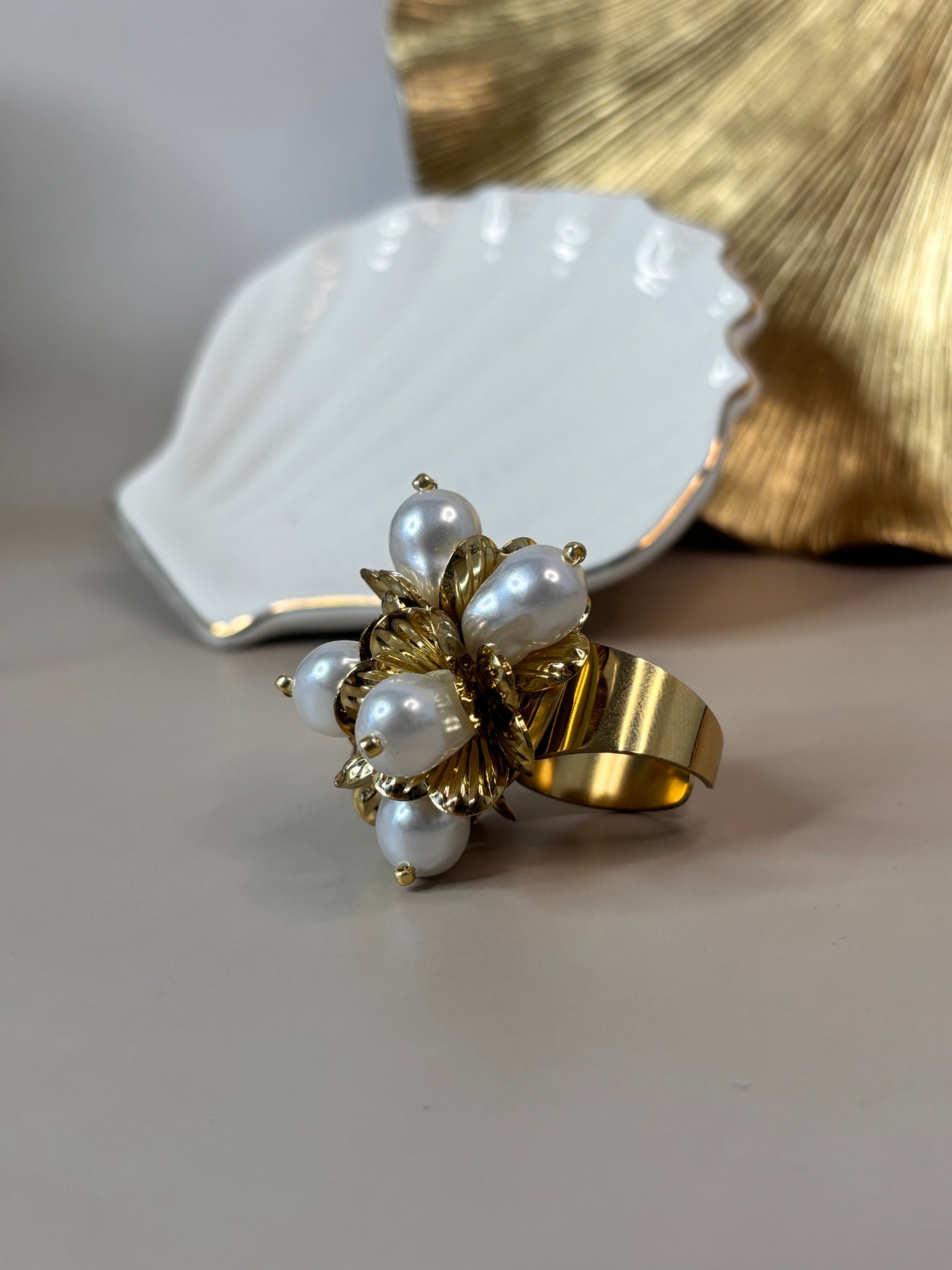 Flor Ring - Stainless Steel, 18K gold plated - Gold and pearl - Adjustable