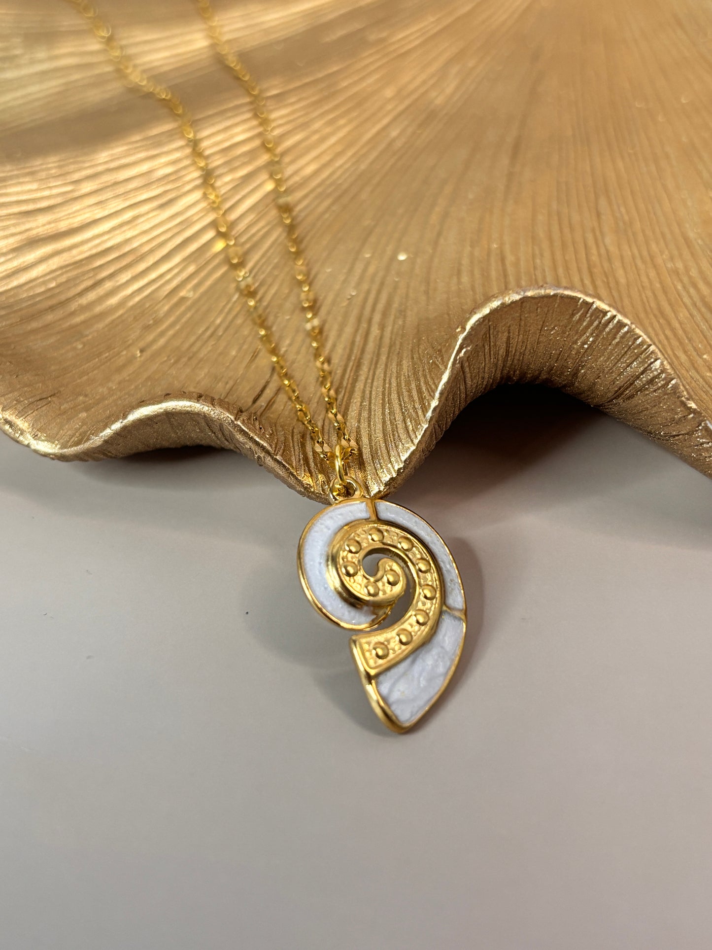 Caracol de Mar Necklace - Gold - Stainless Steel