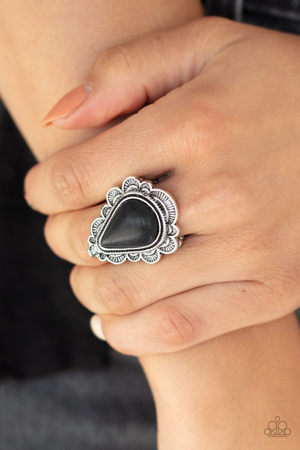 Desert Escape - Black Ring (FJ)