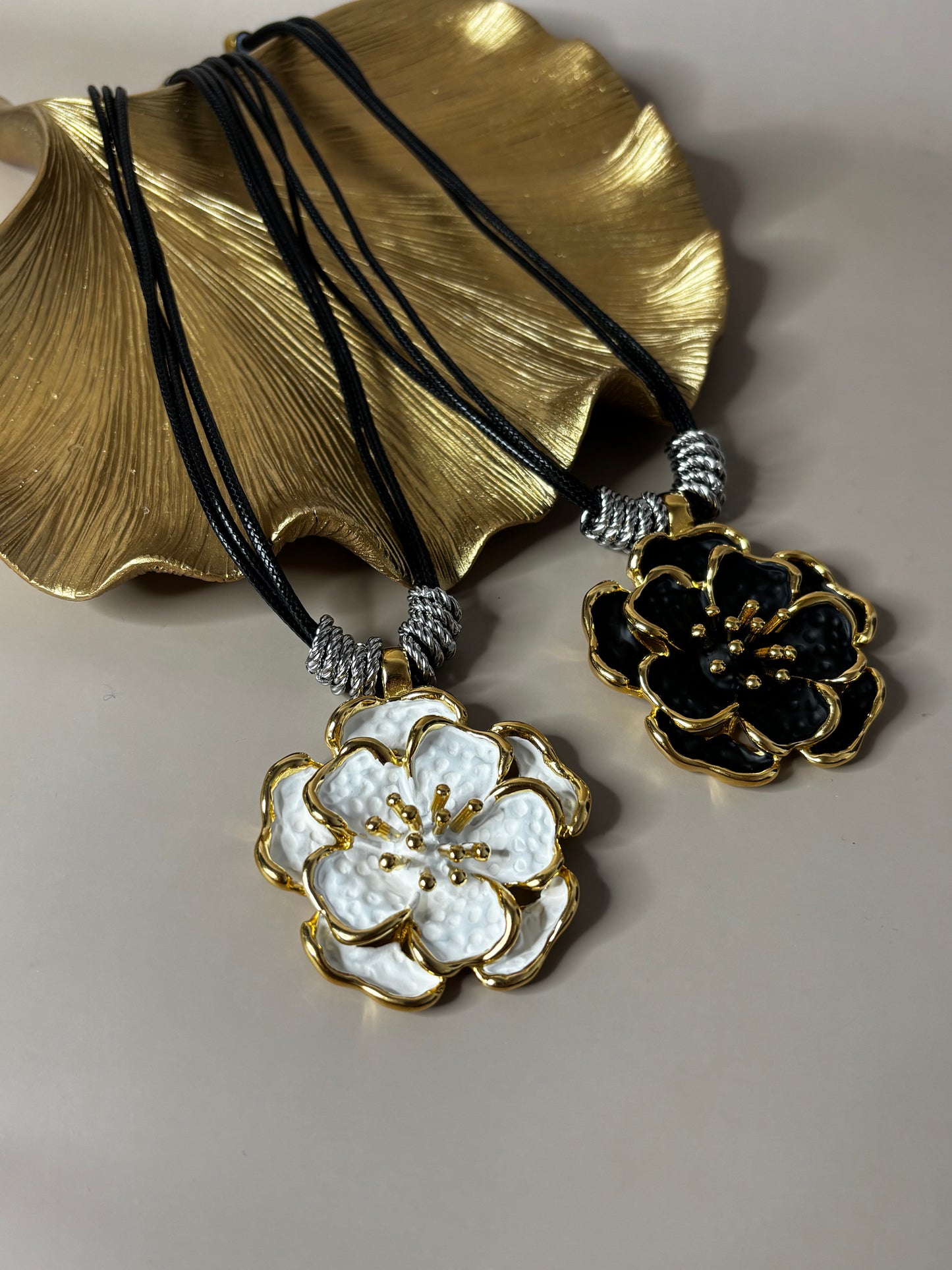 Petunia Necklace - Stainless Steel and 18K Gold Plated - Black or White