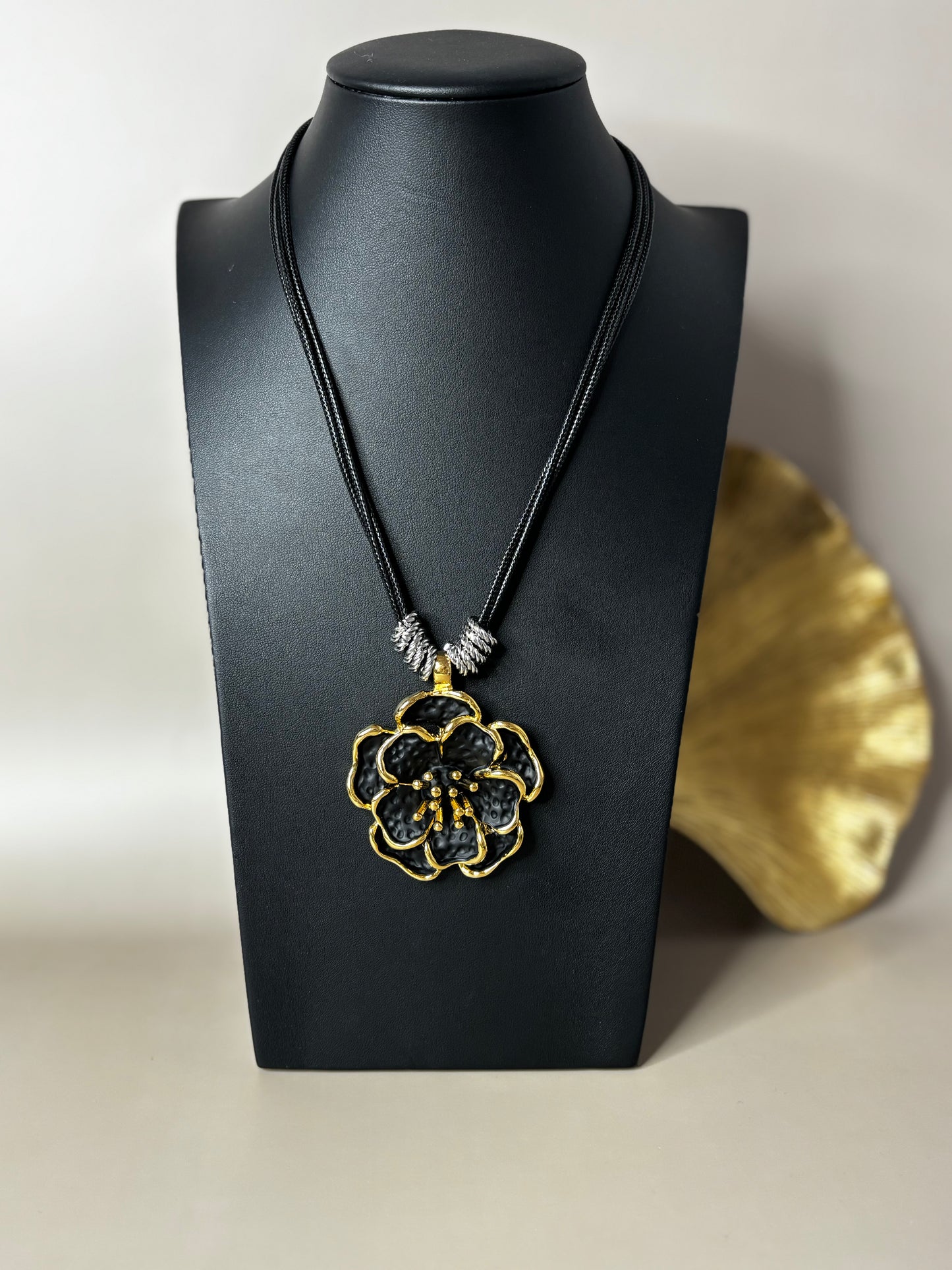 Petunia Necklace - Stainless Steel and 18K Gold Plated - Black or White