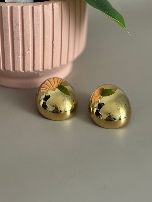 Smooth oval stud drop earrings in gold.