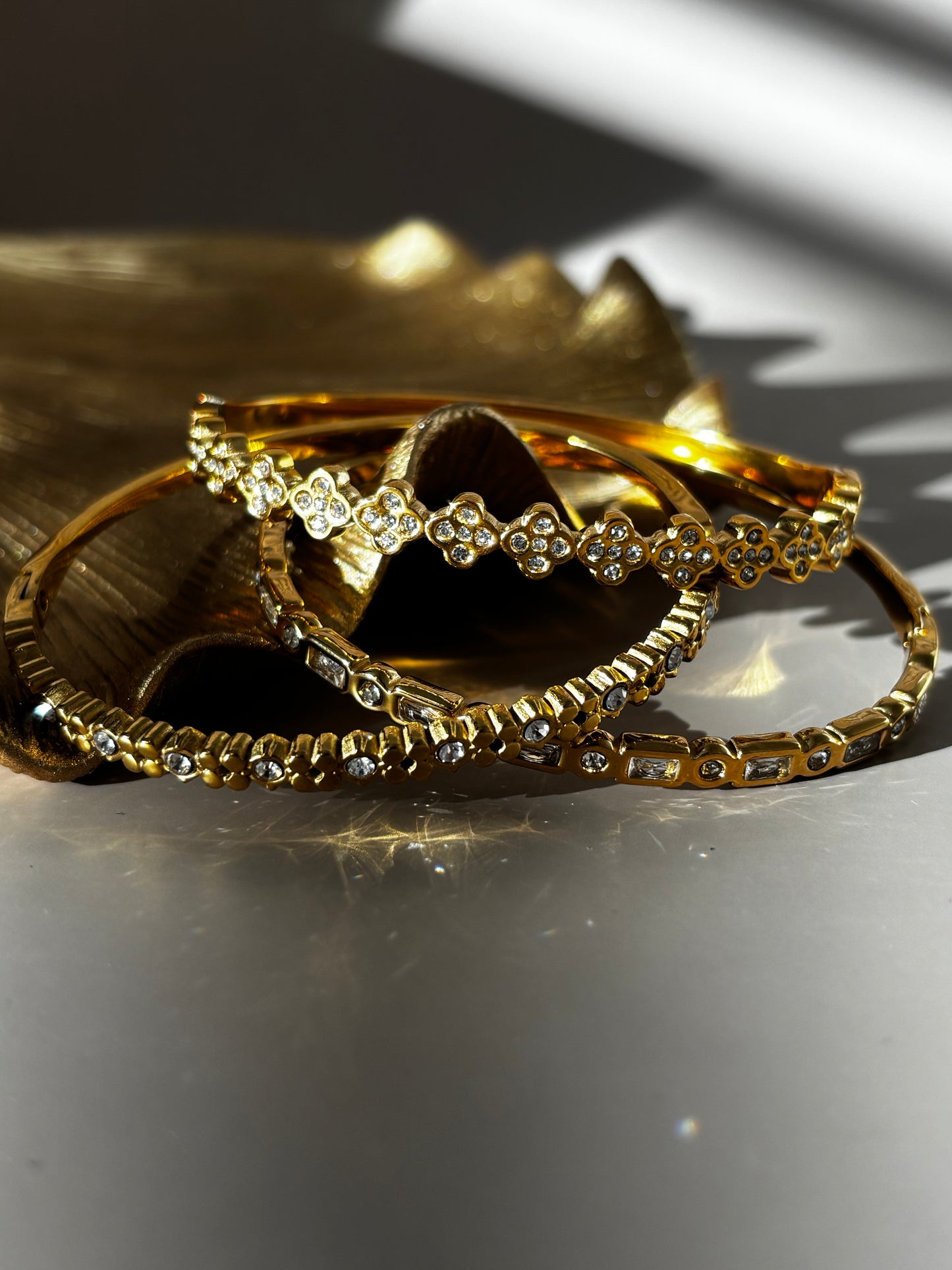 Solé Bangle Bracelet - Stainless Steel and crystal - Gold