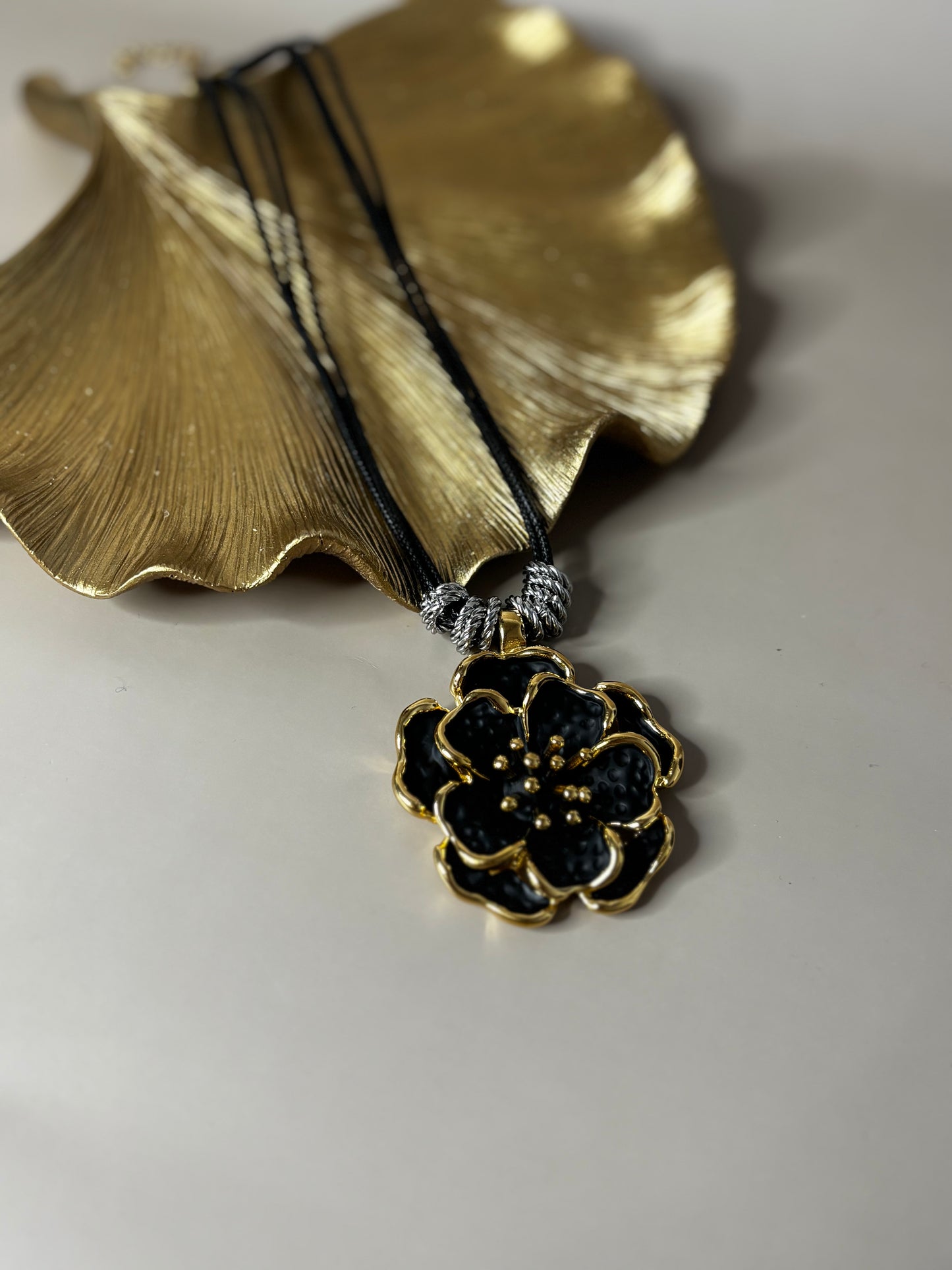 Petunia Necklace - Stainless Steel and 18K Gold Plated - Black or White