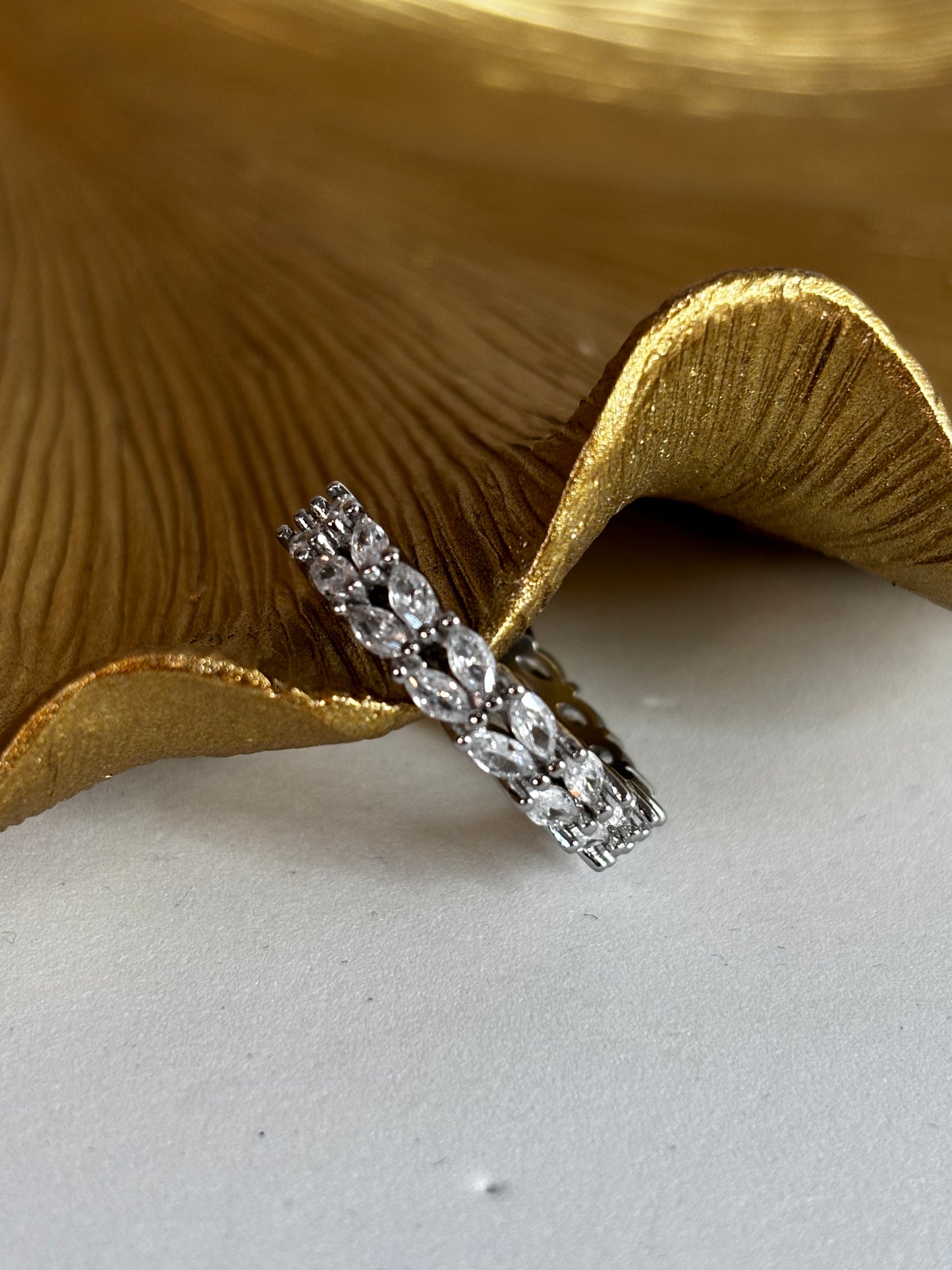 Lucent Ring - Stainless Steel - Silver and crystals - Adjustable