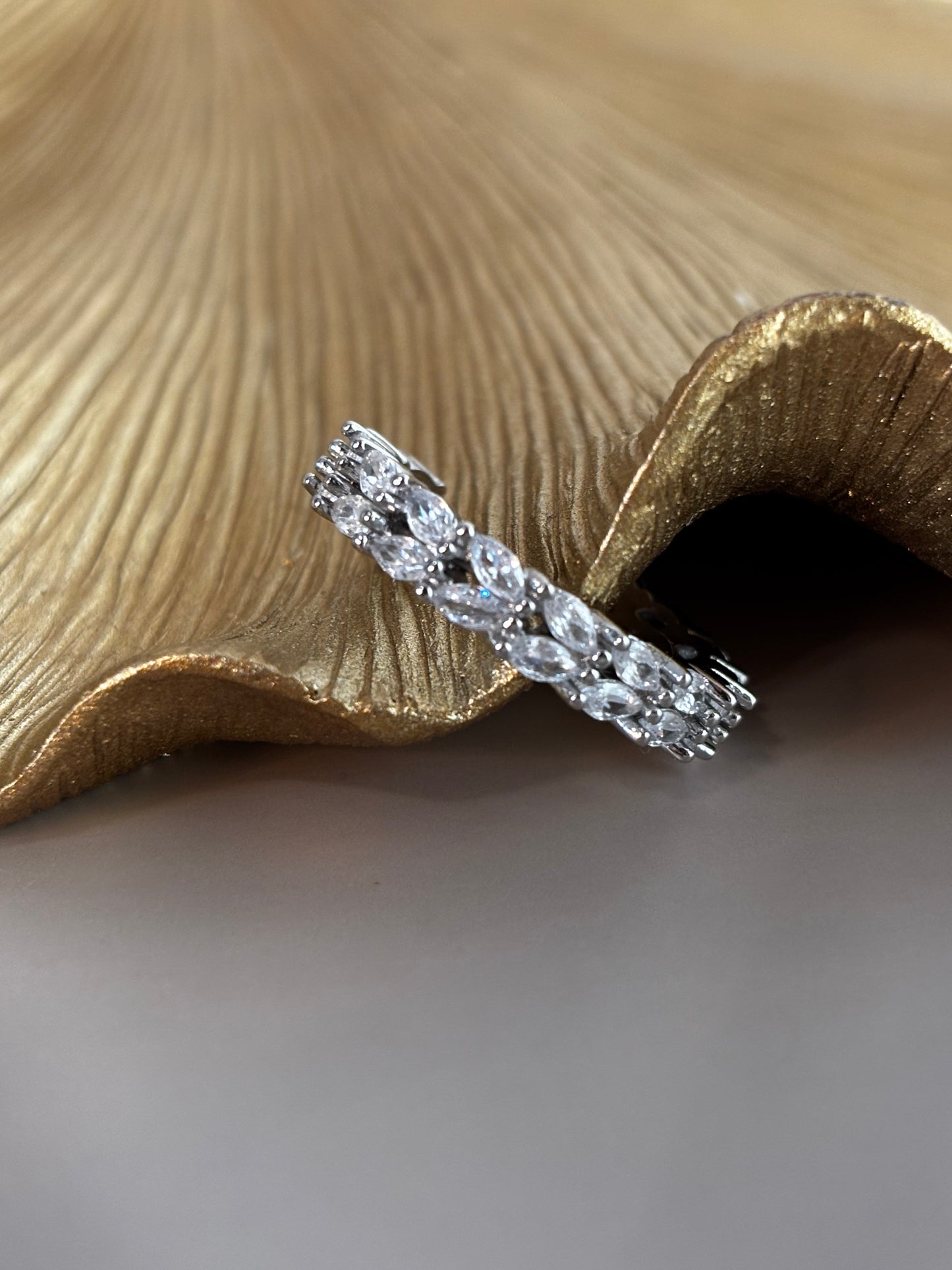 Lucent Ring - Stainless Steel - Silver and crystals - Adjustable