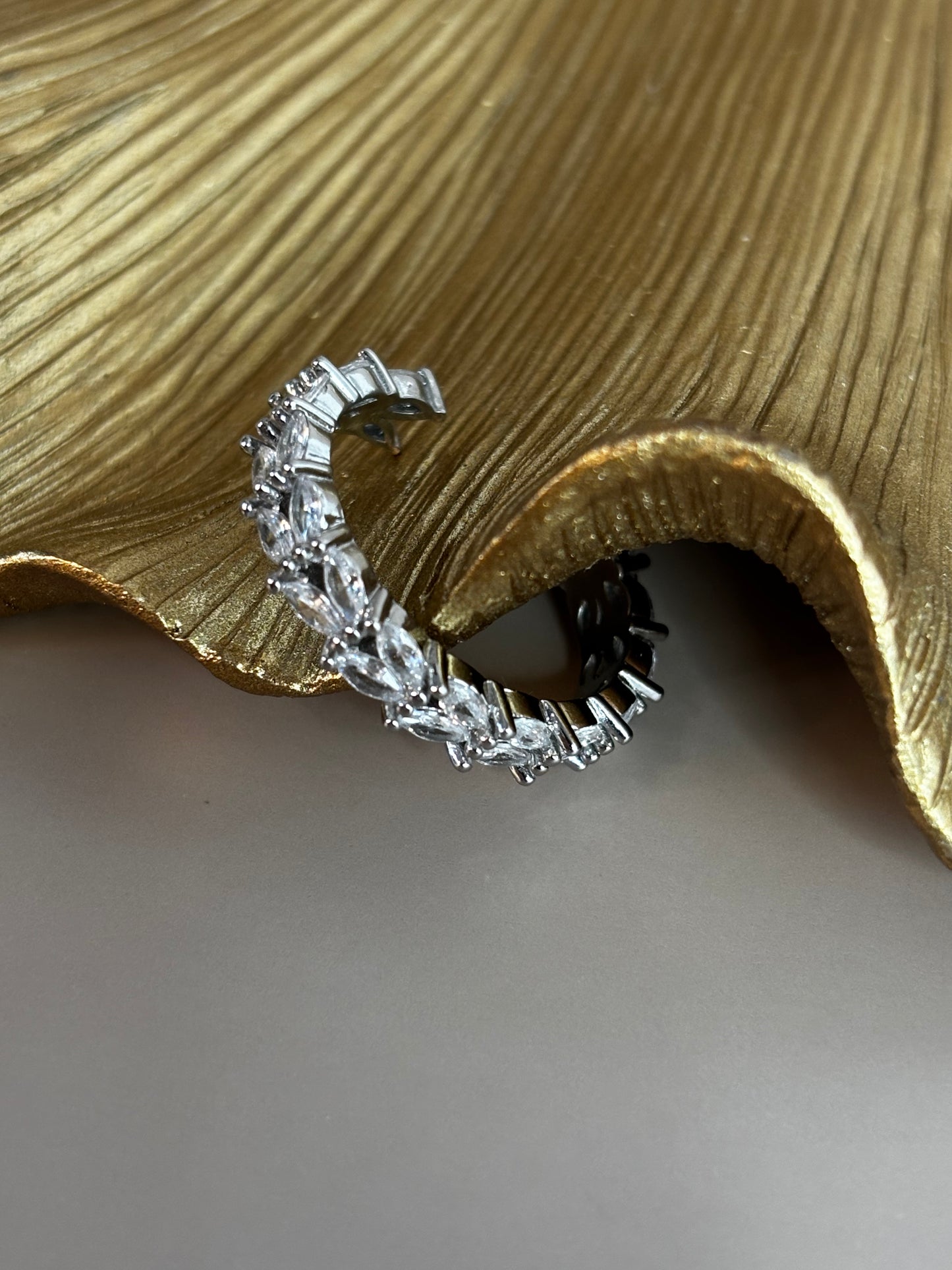 Lucent Ring - Stainless Steel - Silver and crystals - Adjustable