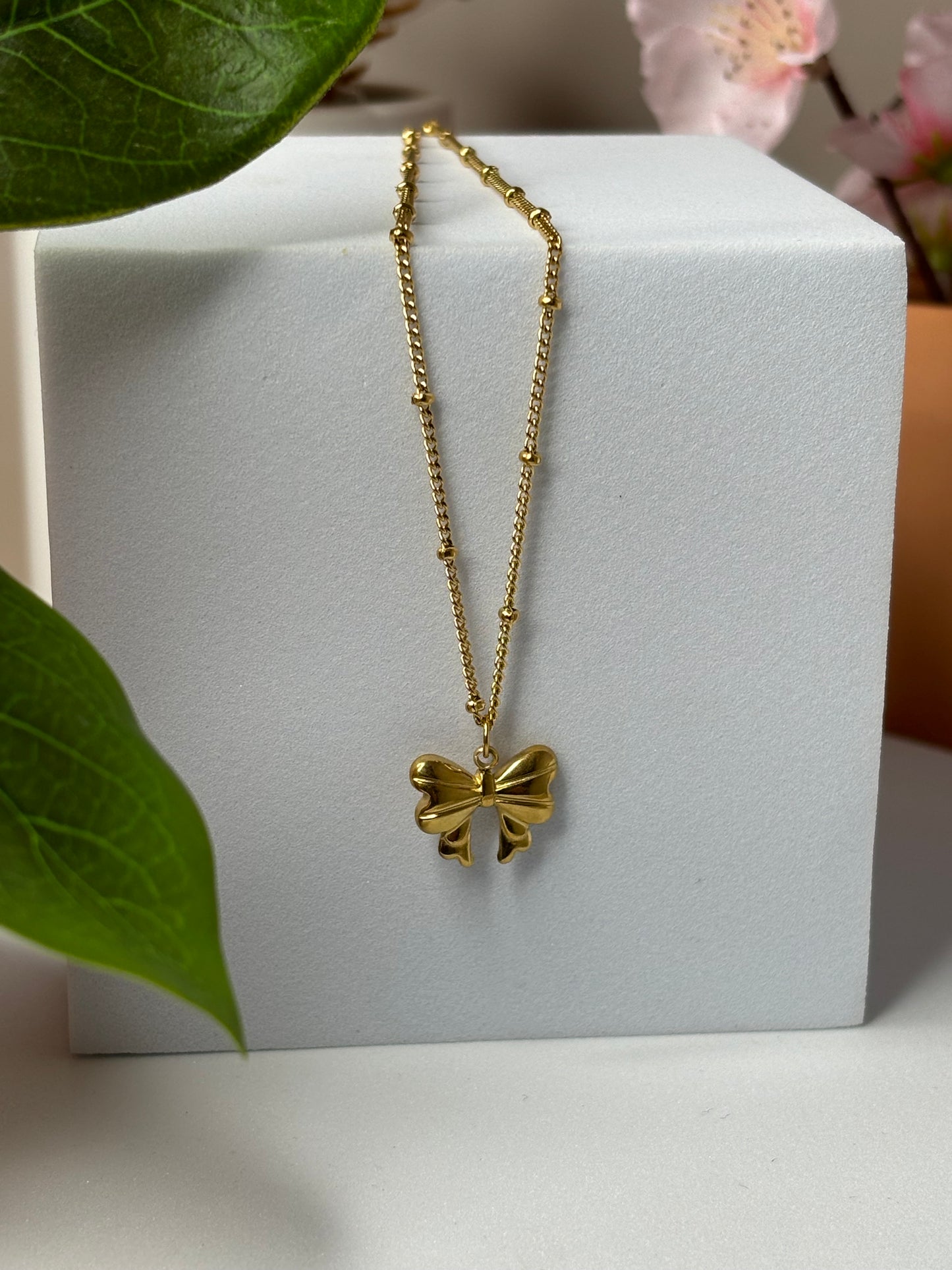 Gold Bow Chic Necklace