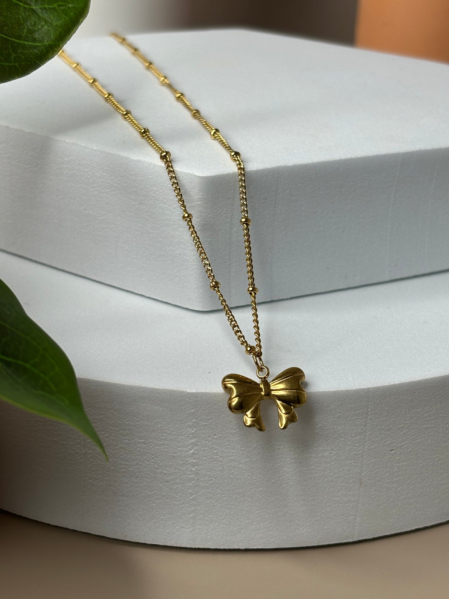 Gold Bow Chic Necklace