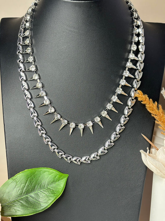 Close-up Silver Lavigne punk-style iron necklace with rhinestone inlays, displayed on a pedestal mannequin.