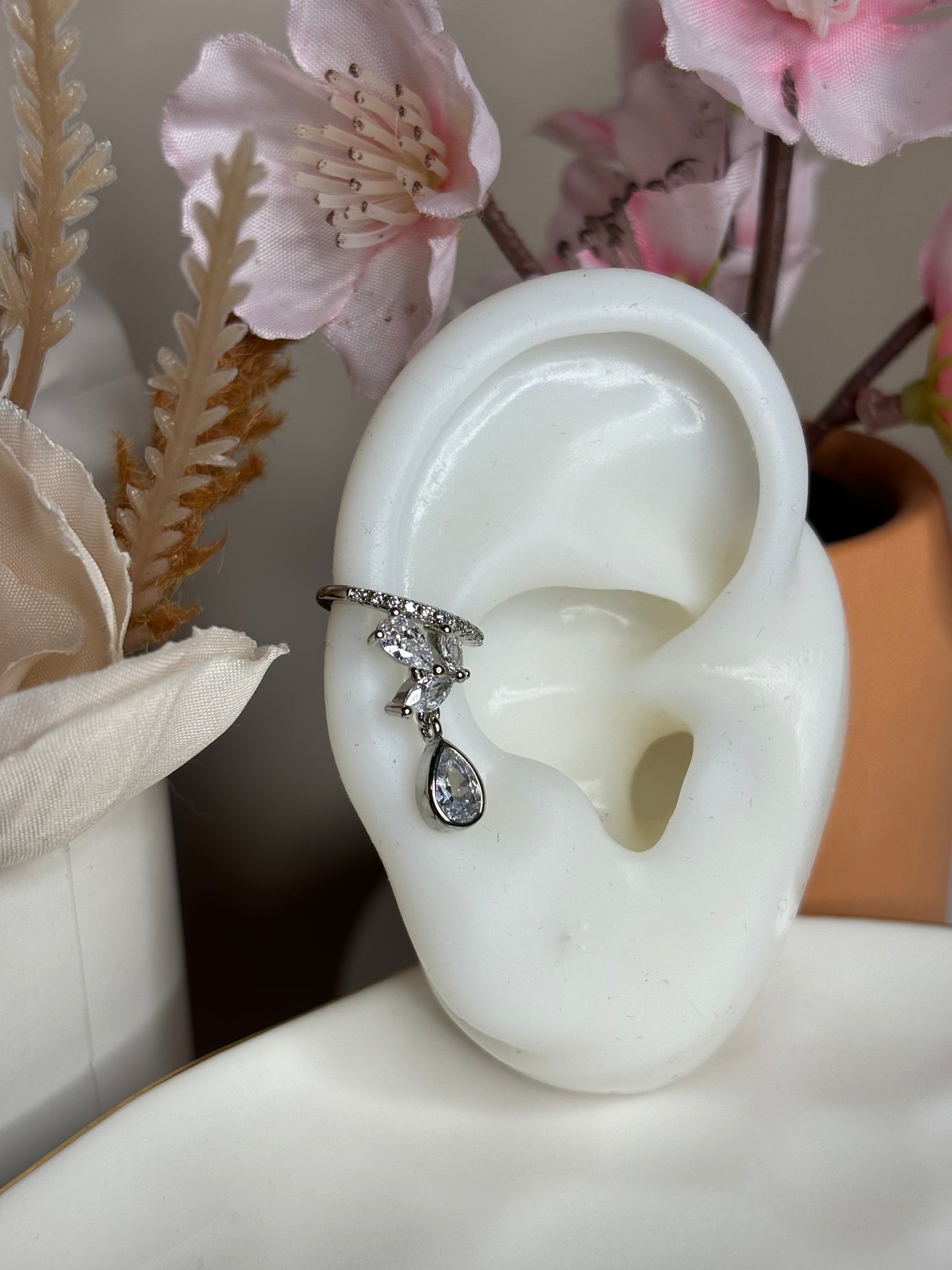 Crown Ear Cuff - With white crystal - Gold or Silver - 1 Piece