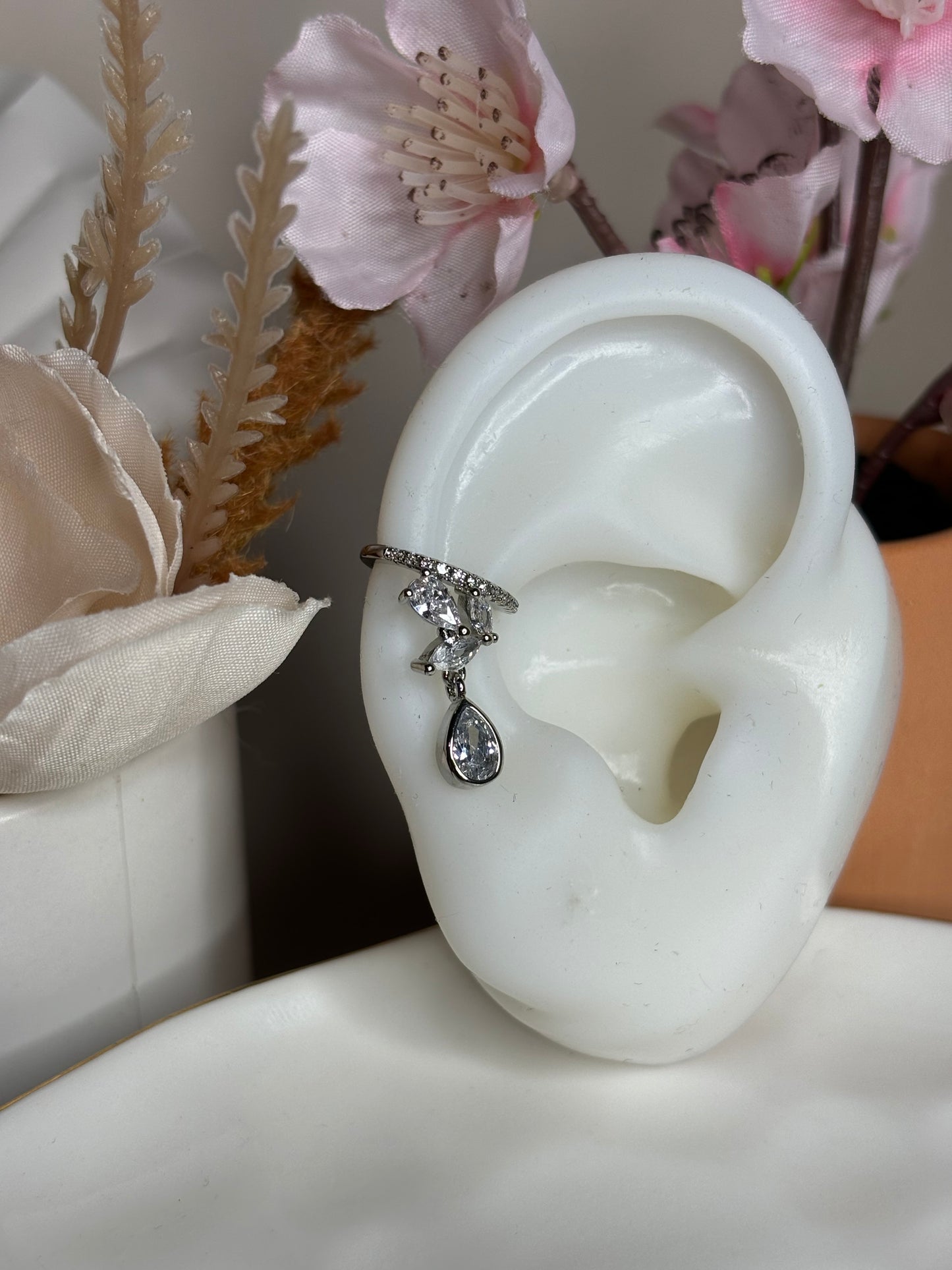 Crown Ear Cuff - With white crystal - Gold or Silver - 1 Piece