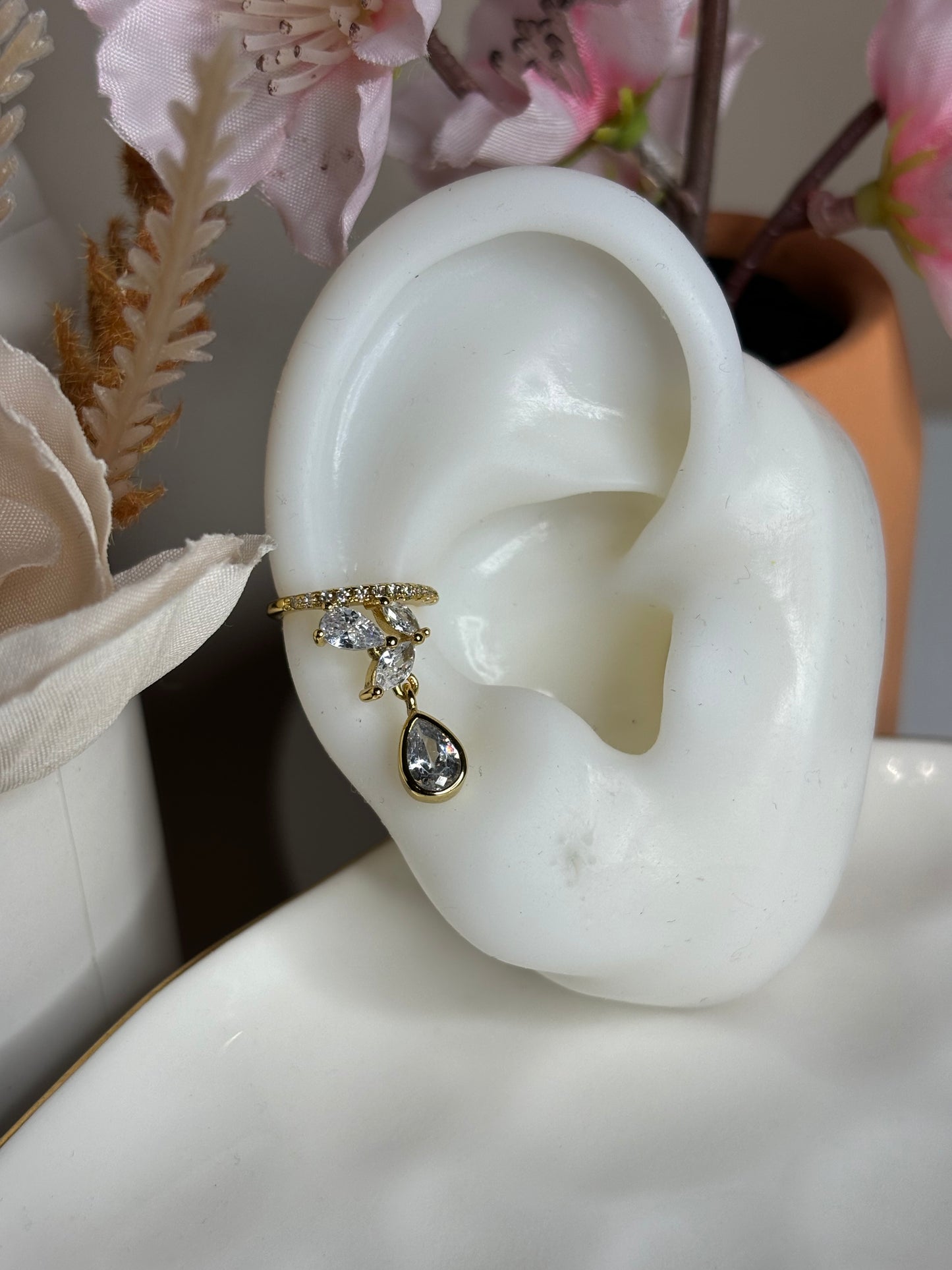 Crown Ear Cuff - With white crystal - Gold or Silver - 1 Piece