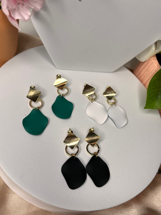 Geranio Earrings - Alloy - Drop Style - Gold and White & Gold and Black