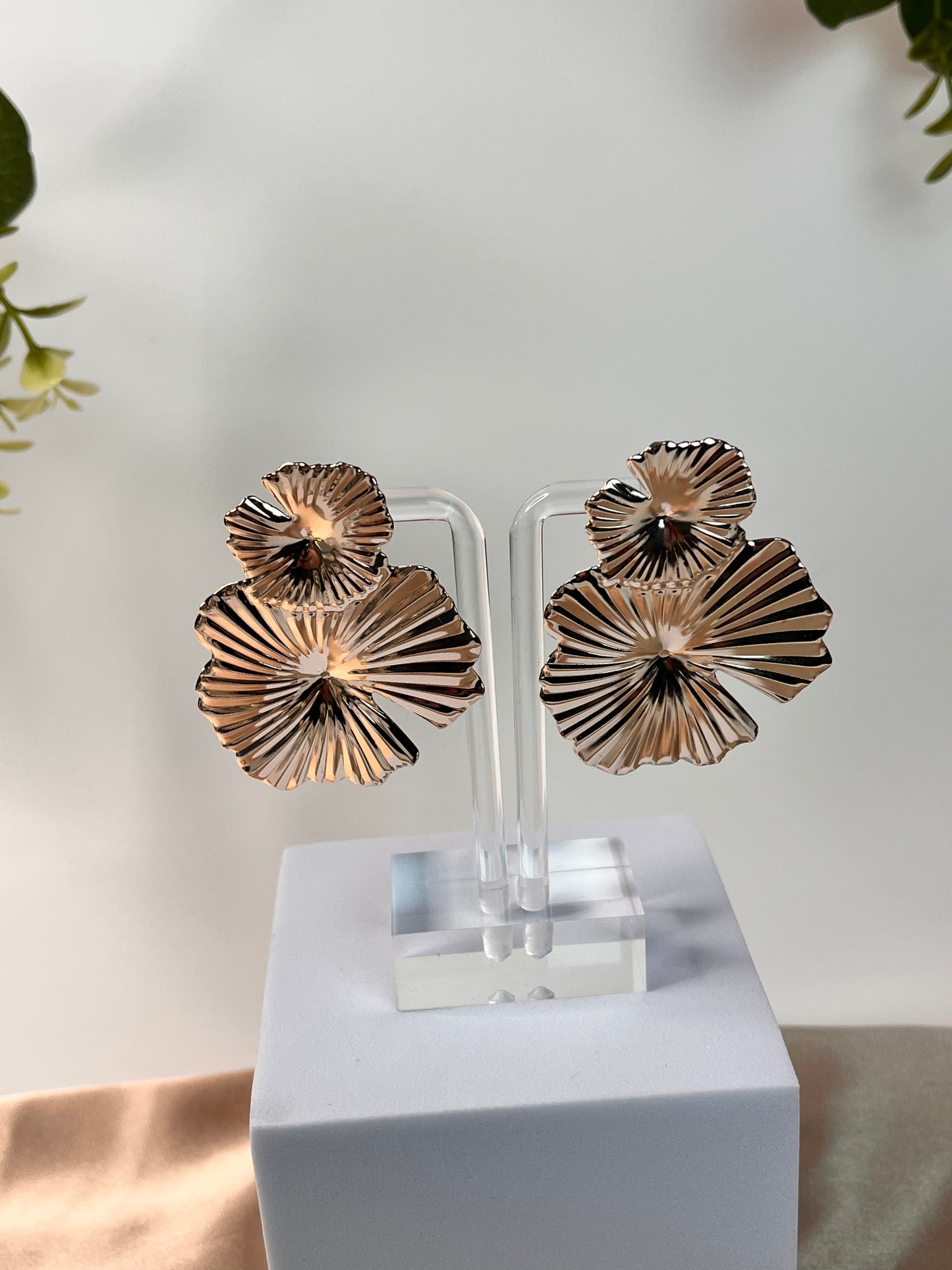Amapola Earrings - Alloy - Flower design - Light weight - Rose Gold or Red