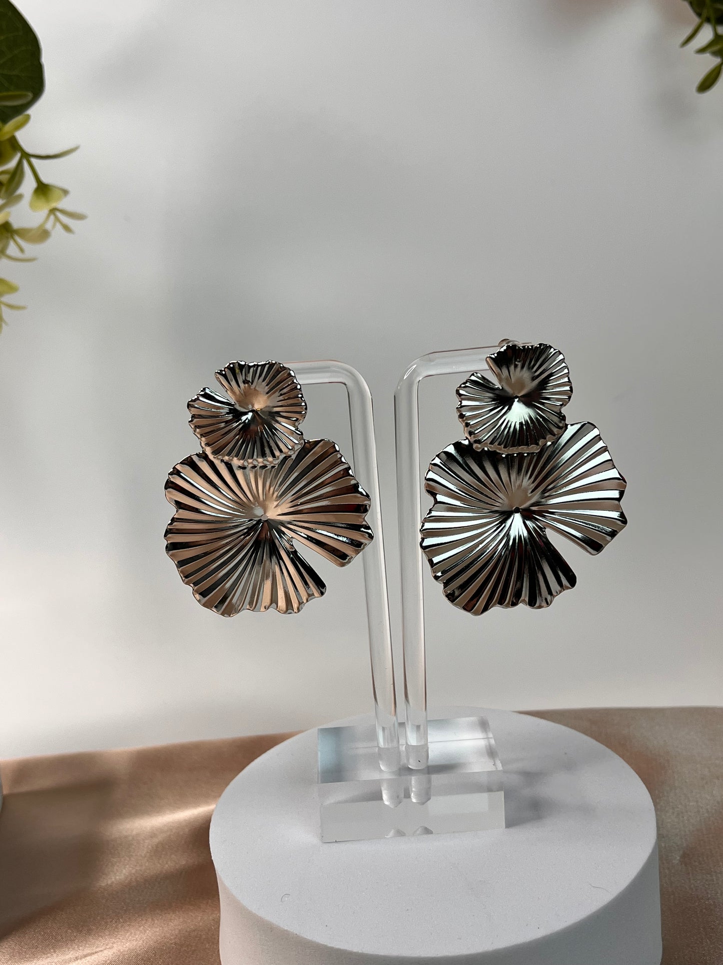 Amapola Earrings - Alloy - Flower design - Light weight - Rose Gold or Red