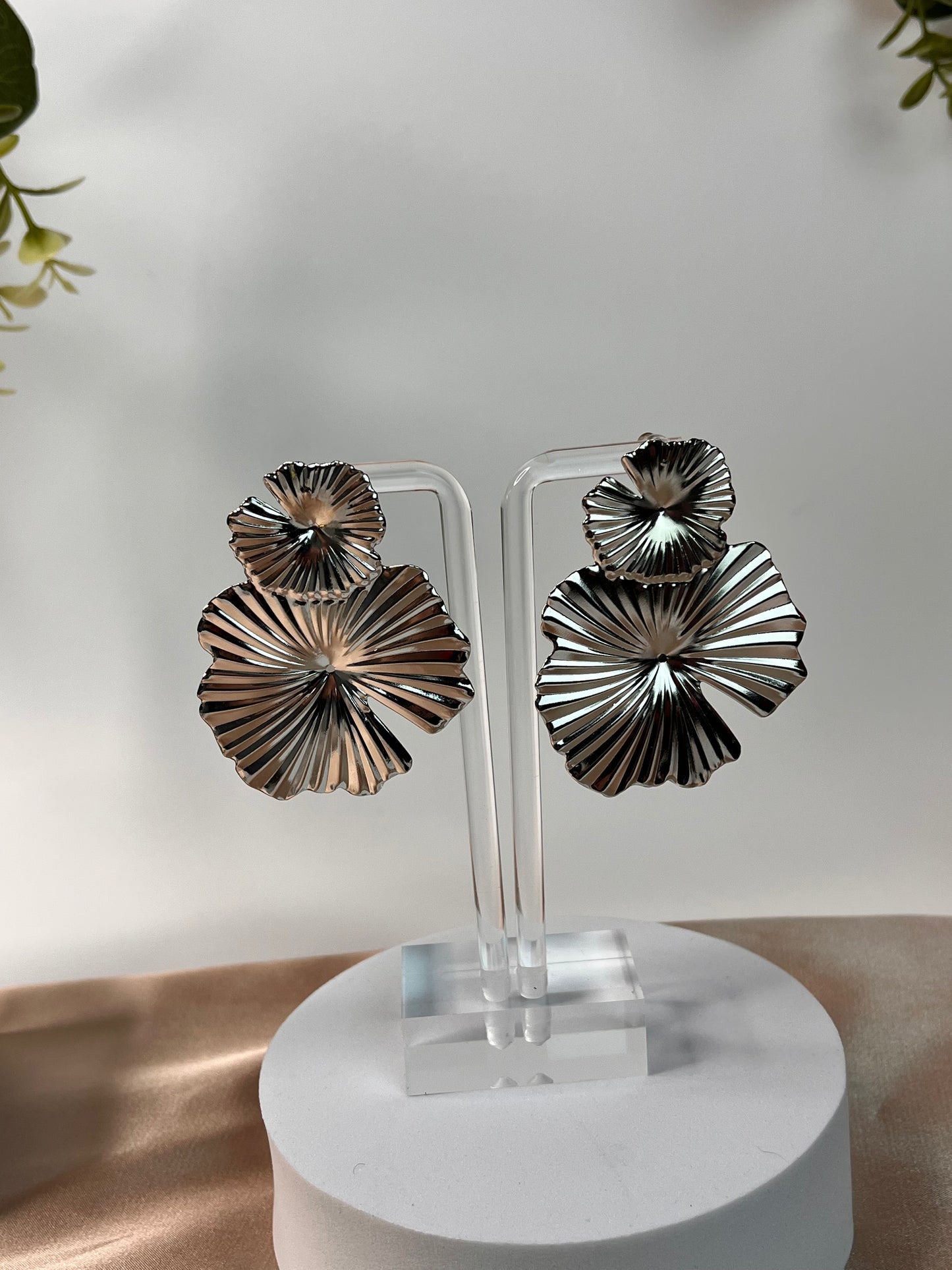 Amapola Earrings - Alloy - Flower design - Light weight - Rose Gold or Red